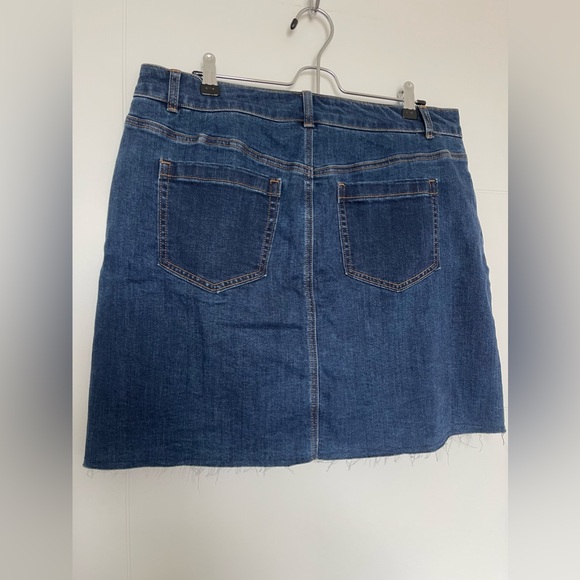 Button-up front denim skirt - Picture 2 of 5